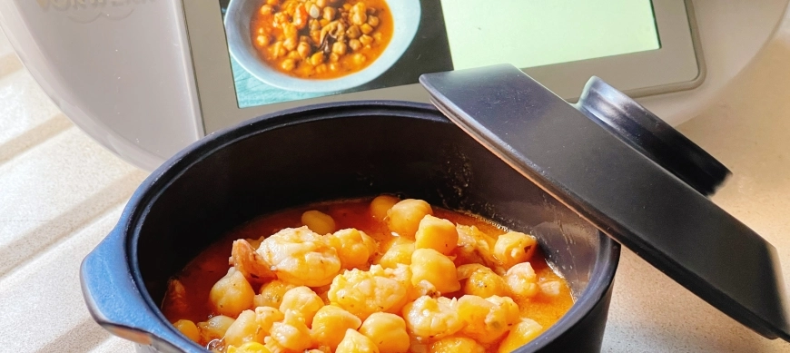 Guiso de garbanzos con langostinos y pulpo en conserva